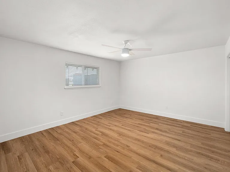 CrestHaus Apartments — Photo 48