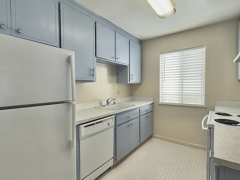 421 Perkins St — Photo 4