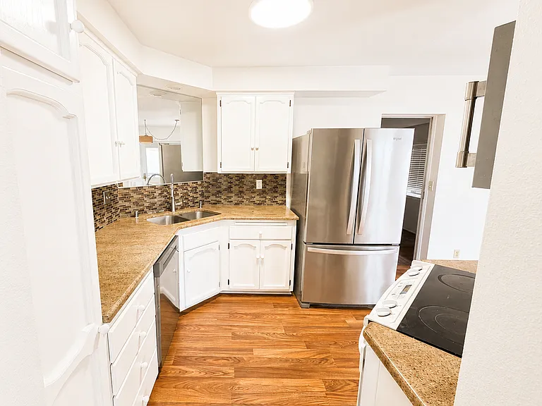2185 Oxford Ave — Photo 18