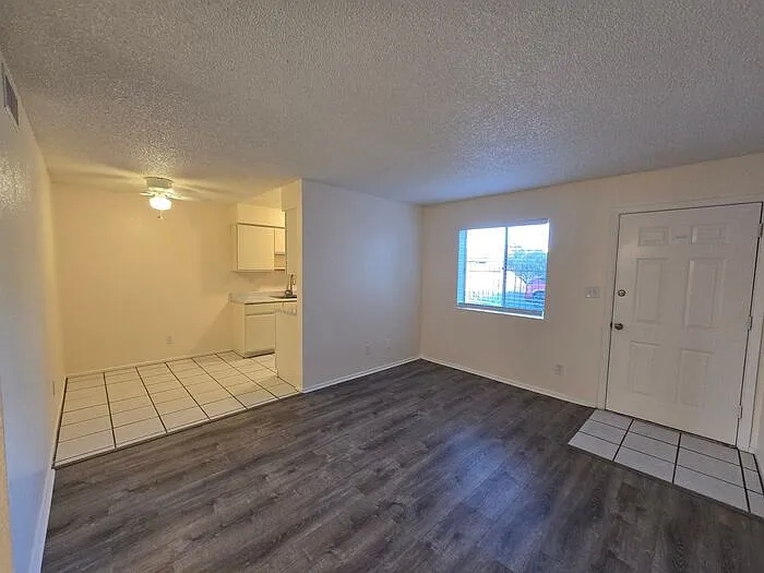 2843 E 17th St #7 — Photo 5