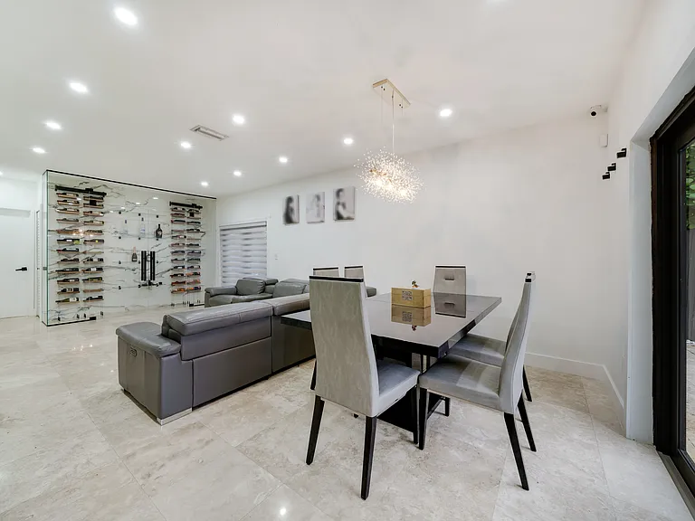 1172 SW 85th Ave — Photo 8
