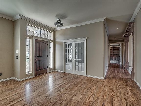 2nd image of 10009 Hidden Hollow Ln