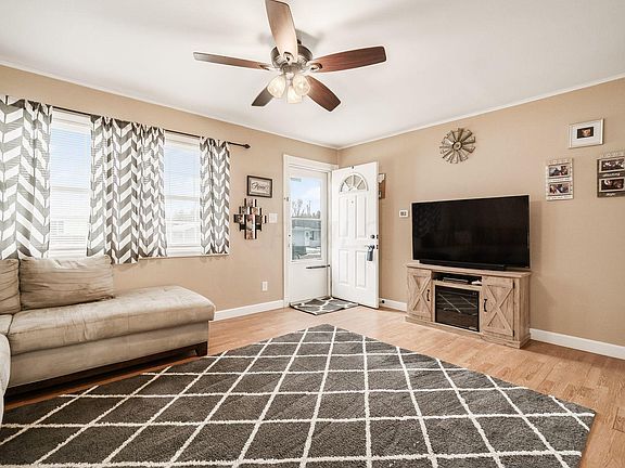 5th image of 328 Clark Ct