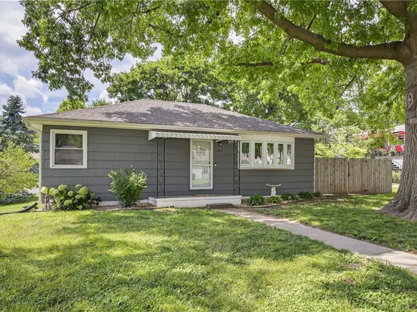 1304 S 39th St, Saint Joseph, MO 64507