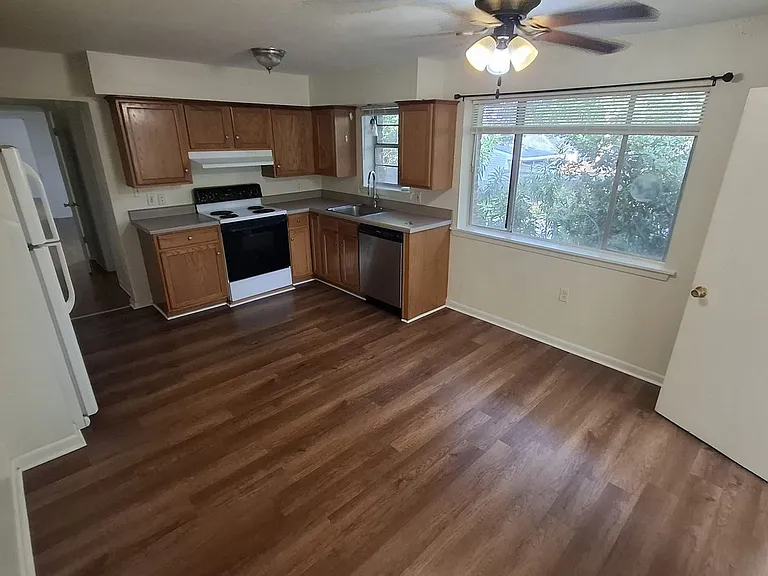 4221 Palmyra St — Photo 2