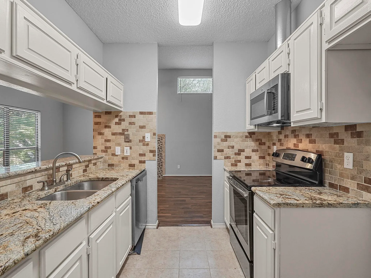 2 bed, 855 sqft, $1,499 — Photo 3