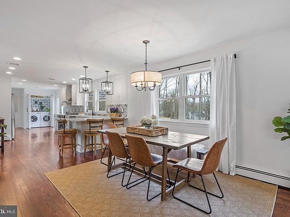 3rd image of 102 Laurelwood Dr