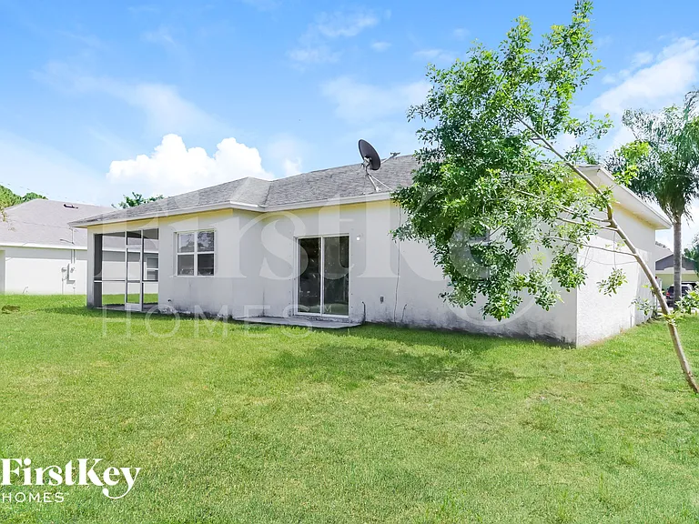 237 SW Ray Ave — Photo 16