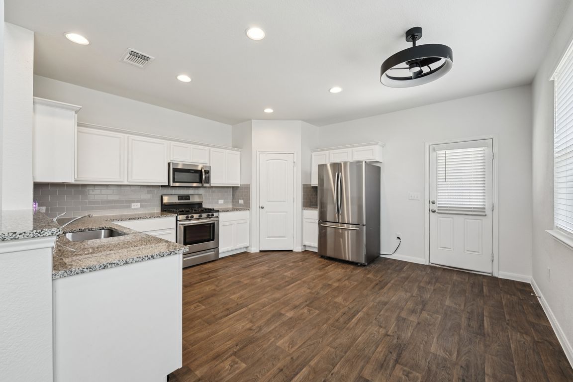 Levy Ln-S3007-009.jpg