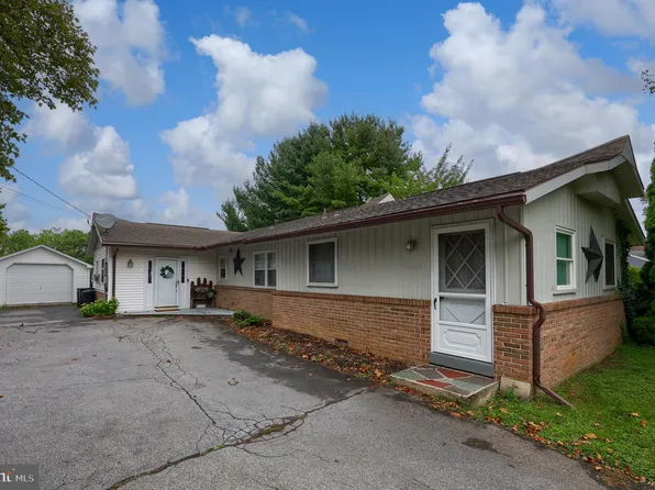 1147 W Main St, Ephrata, PA 17522