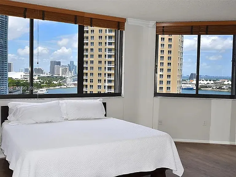 540 Brickell Key Dr #PENTHOUSE — Photo 2