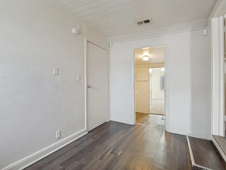 1106 Jackson St — Photo 5