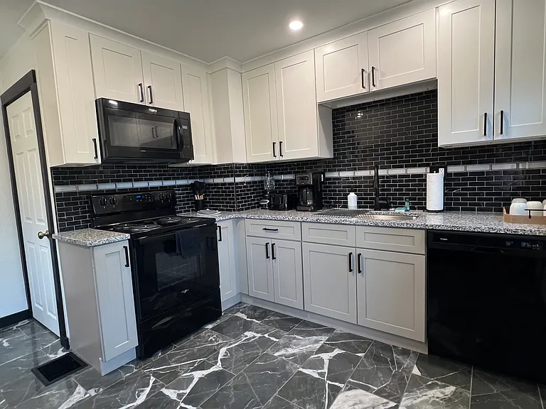 719 Washington Pl — Photo 4