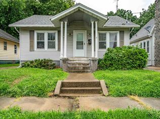 320 N 5th Ave, Canton, IL 61520