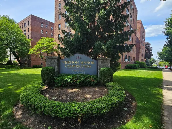 1 Fisher Drive #607, Mount Vernon, NY 10552