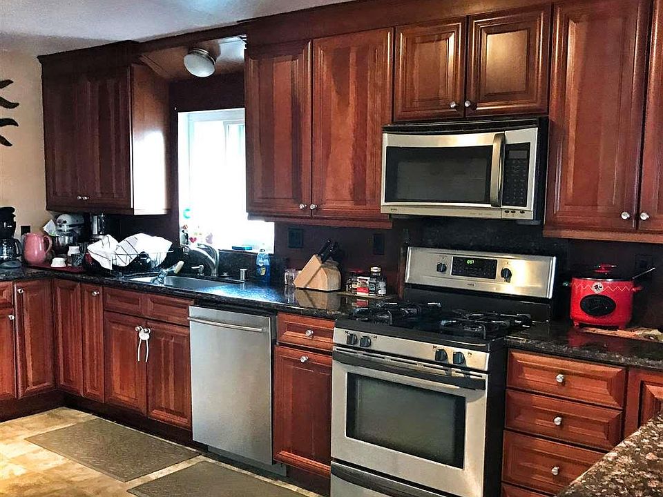 2nd image of 2755 Grove Way