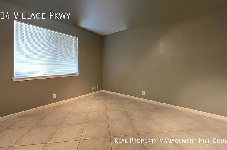 2514 Village Pkwy — Photo 6