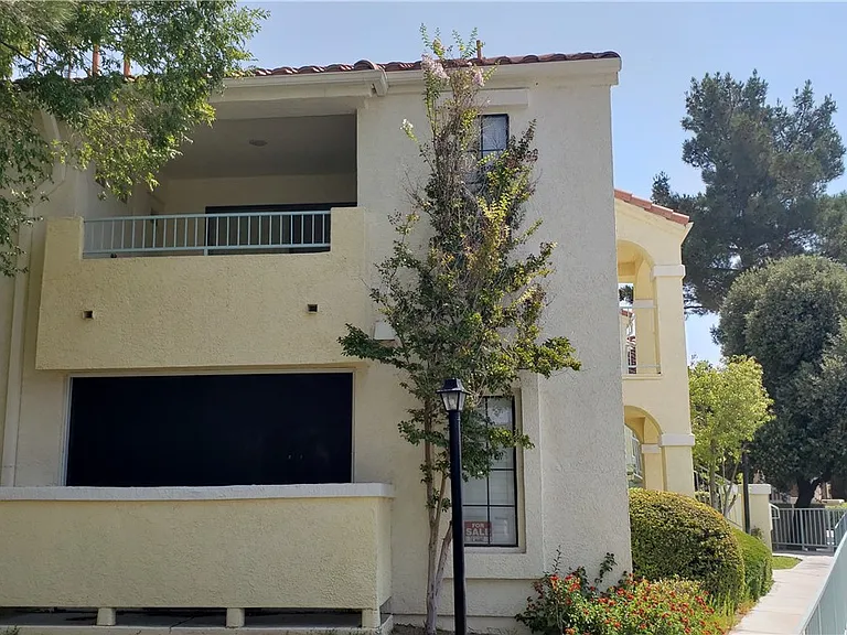 4865 S Torrey Pines Dr #106 — Photo 2