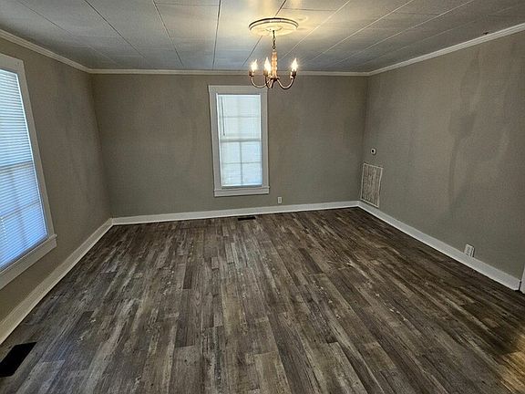 4th image of 415 Town Creek St