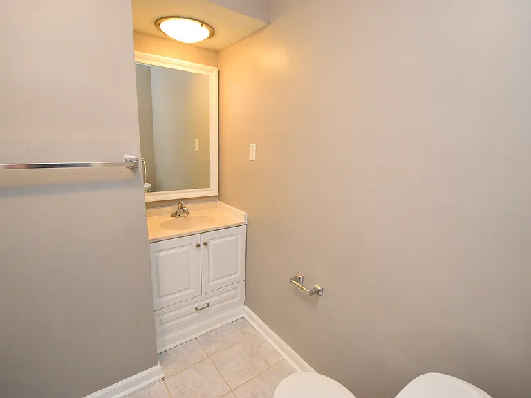 504 S Kings Point Rd — Photo 20