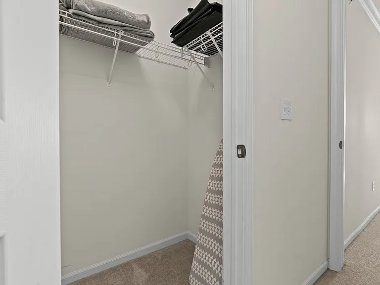 17 N Squirrel Rd — Photo 24