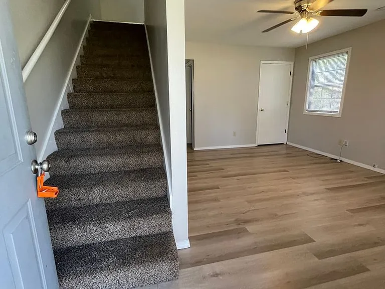 521 N Oak Grove Ave #B — Photo 3