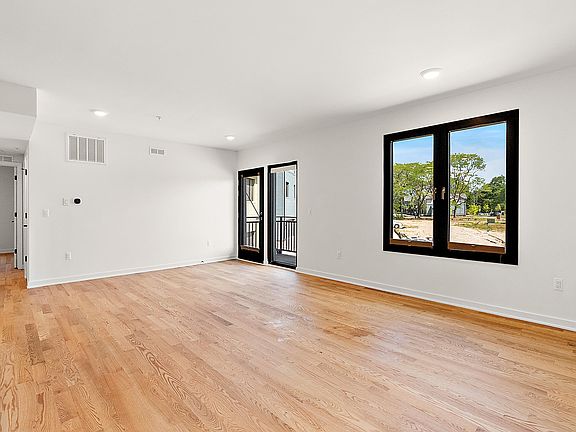 4th image of 2231 Trillium Ln #22