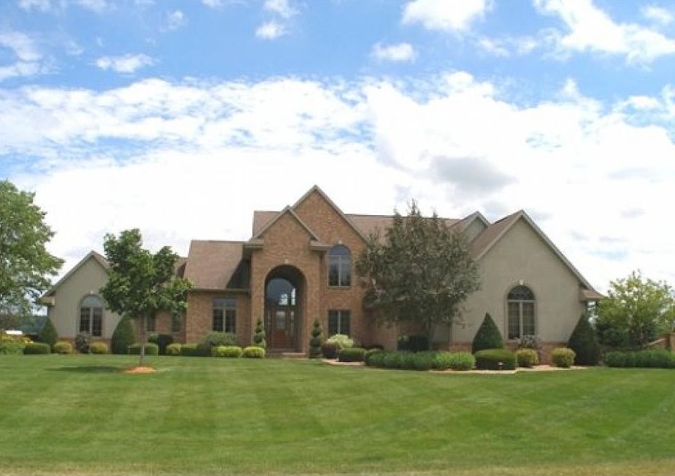 1st image of 11 Country Club Ct