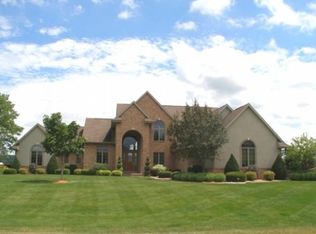 11 Country Club Ct, Fond Du Lac, WI 54935