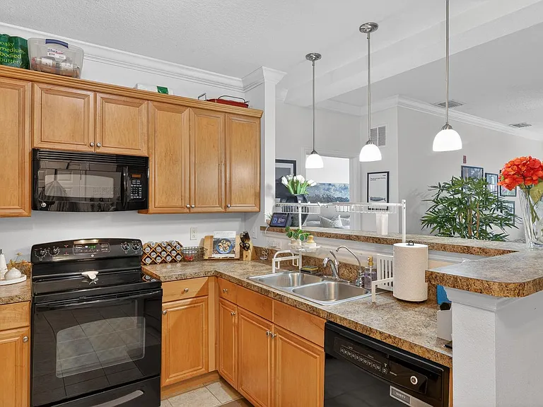 1185 SW 9th Rd #212 — Photo 10