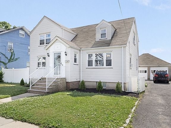 2nd image of 1100 Thomas St