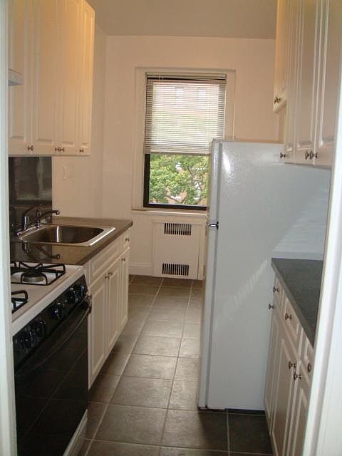 1st image of 17290 Highland Ave APT 1E