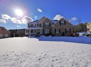 11 Oakwood Dr, Old Forge, PA 18518