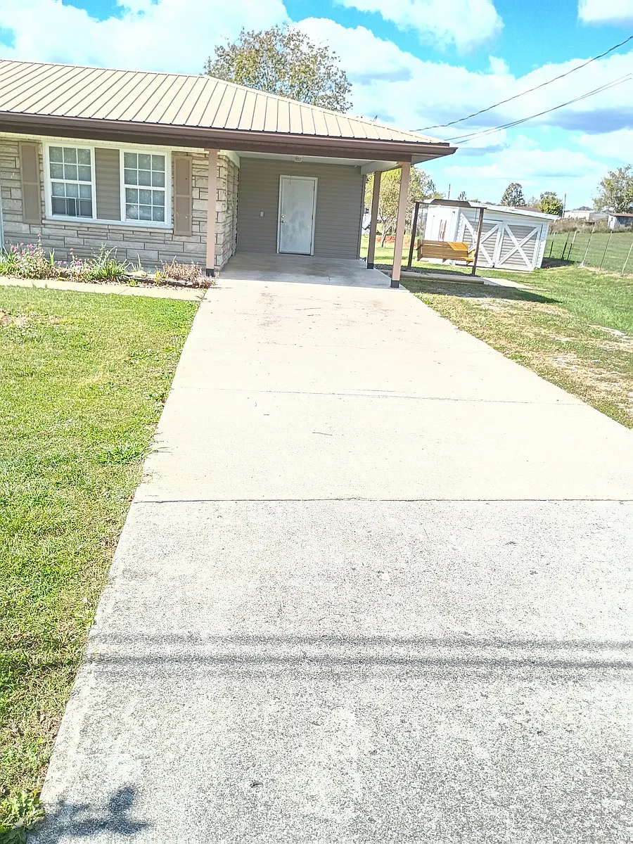 Building Photo - 70 Hartland Subdivision Rd