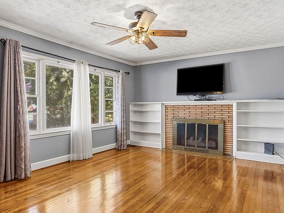 5th image of 8 Bainbridge Dr