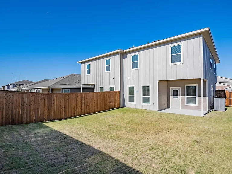 720 Blackland Dr — Photo 18