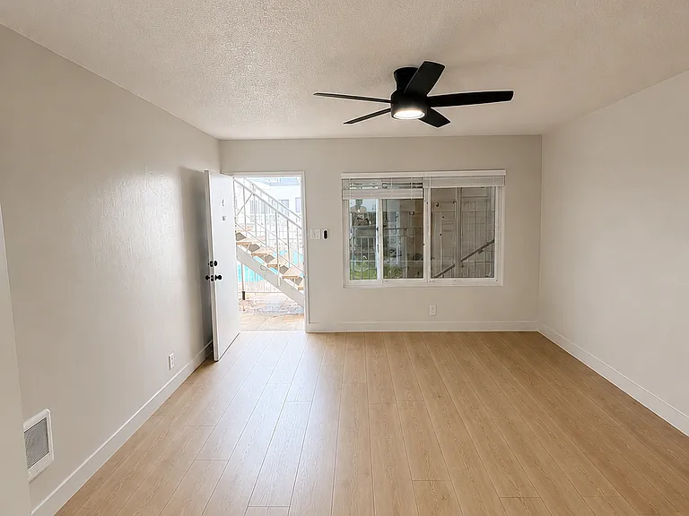 12520 Pacific Ave #4 — Photo 5