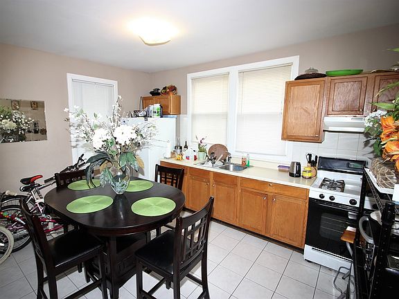 4th image of 4826 W Berteau Ave