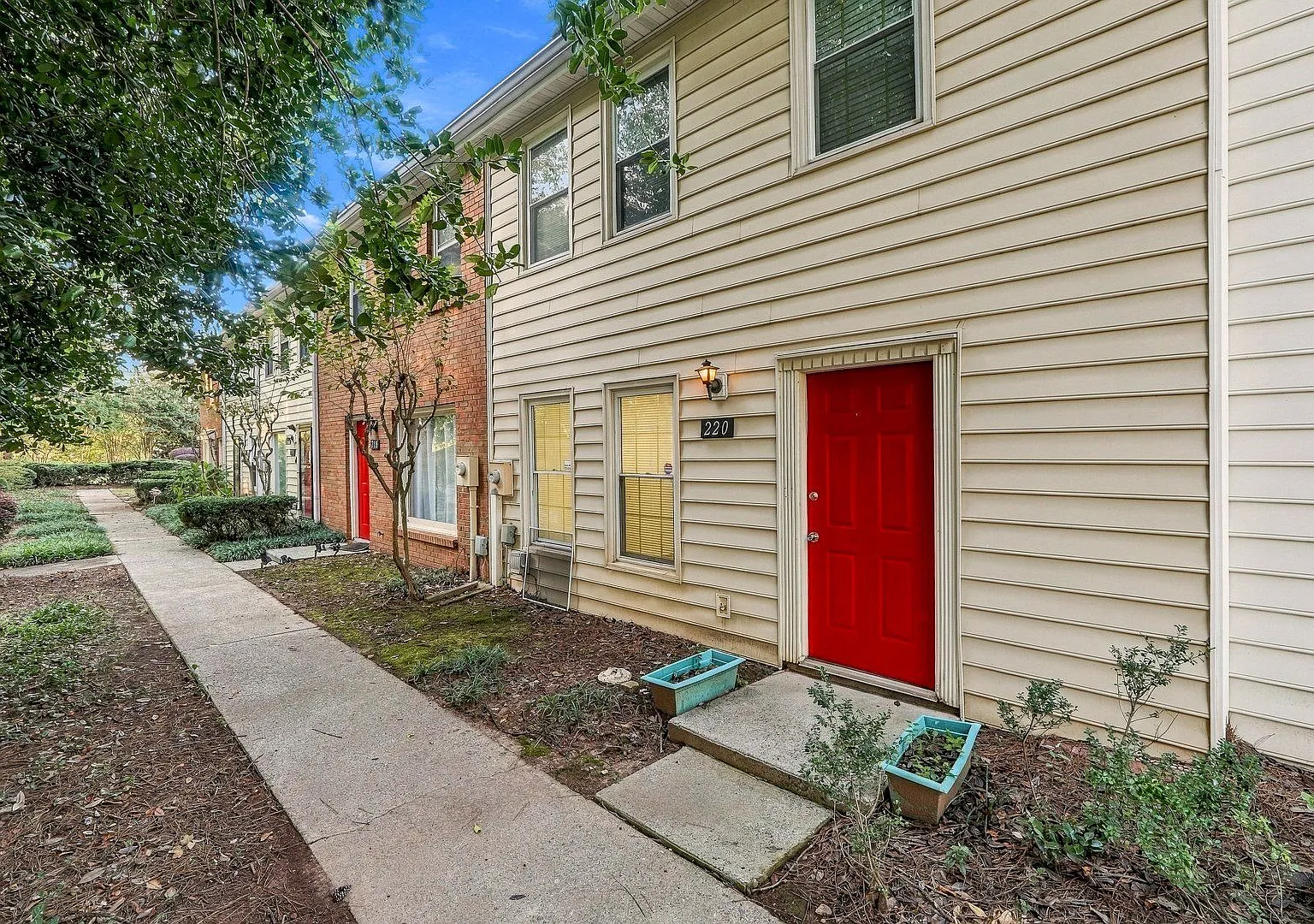 2BR Townhouse in Roswell — Photo 1