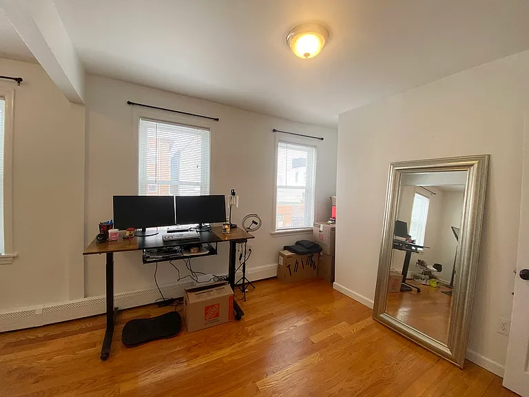 211 London St #1 — Photo 9