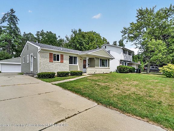2nd image of 2132 Holly Way