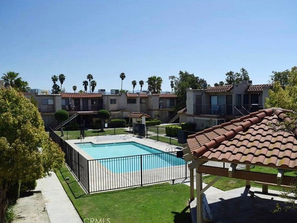 1st image of 2401 W Acacia Ave