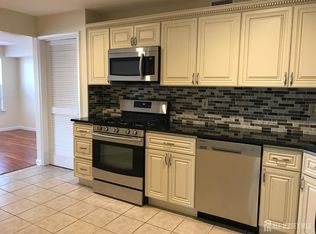 601 Hampshire Dr, North Brunswick, NJ 08902