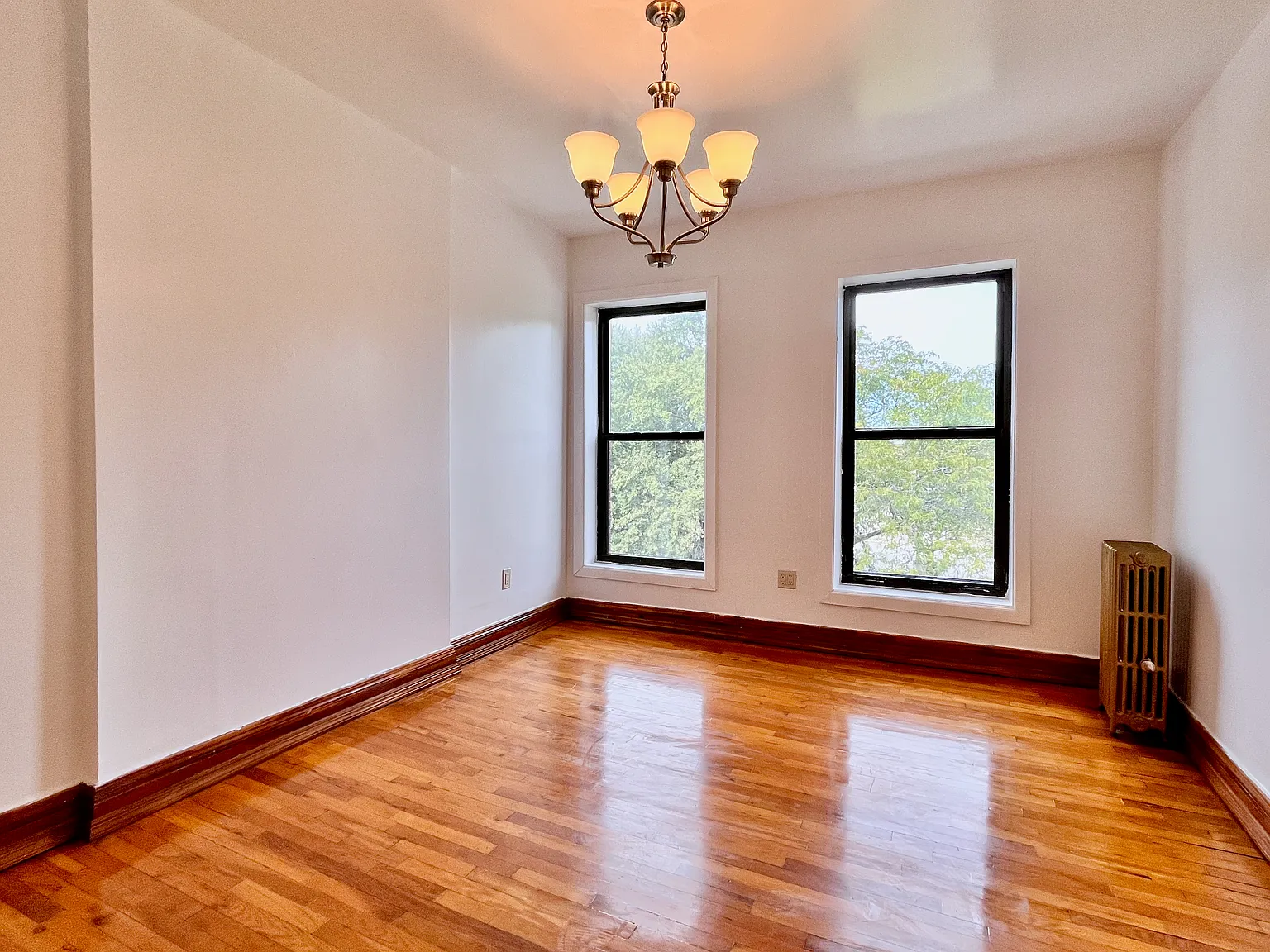 516 Sterling Place — Photo 3
