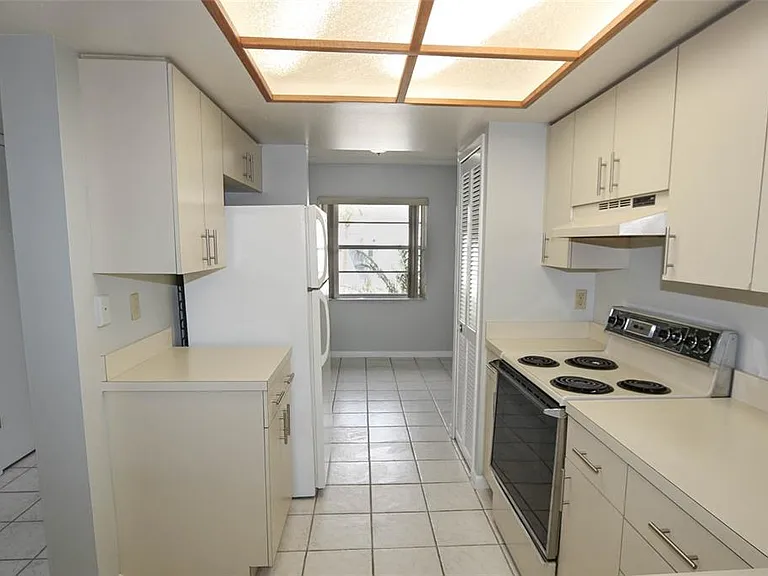 3203 Landmark Dr #2202 — Photo 10