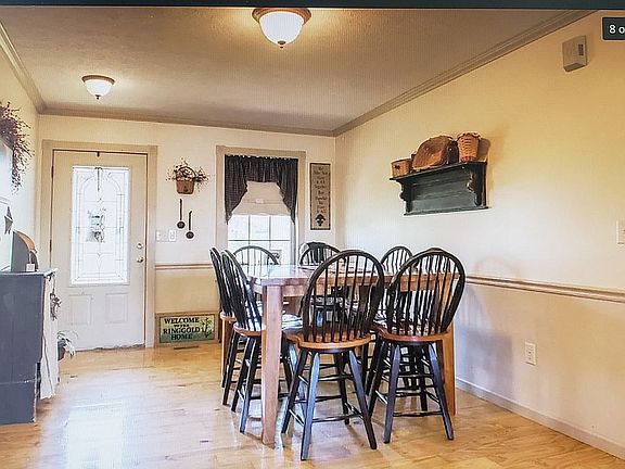 5th image of 403 Essex St