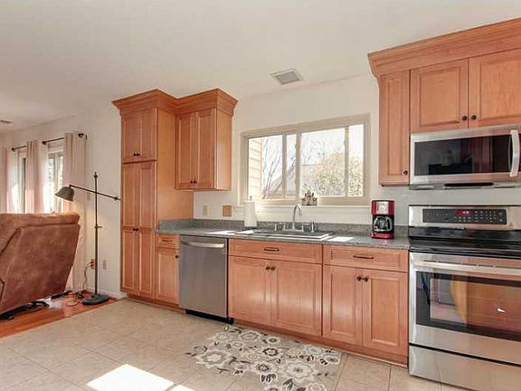 3rd image of 1544 Beechwood Cv