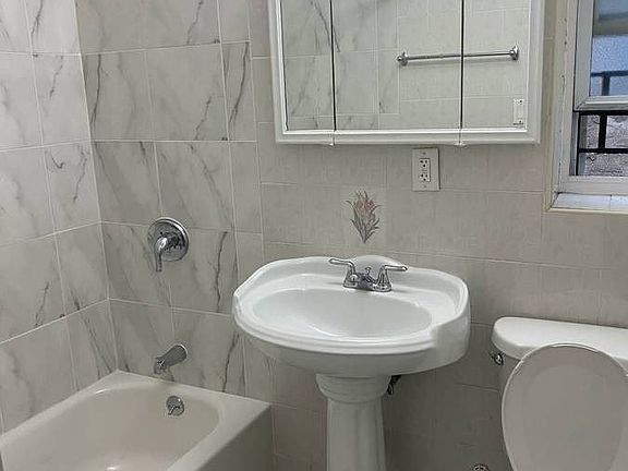 3rd image of 653 E 224th St #3