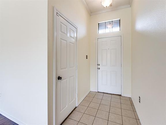 5th image of 825 Greenview Ct