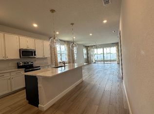 260 Hillcrest Dr, Dundee, FL 33838